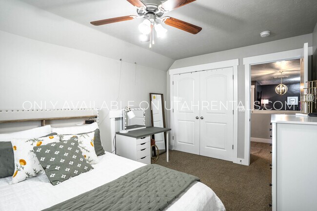 Building Photo - 1777 W Yarrow Dr