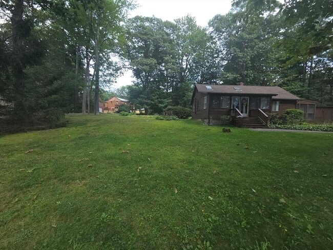Building Photo - 18 Lakeview Dr
