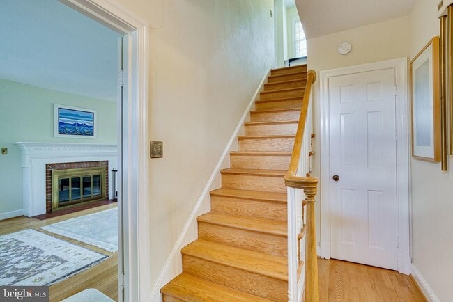 Building Photo - 609 Upland Pl