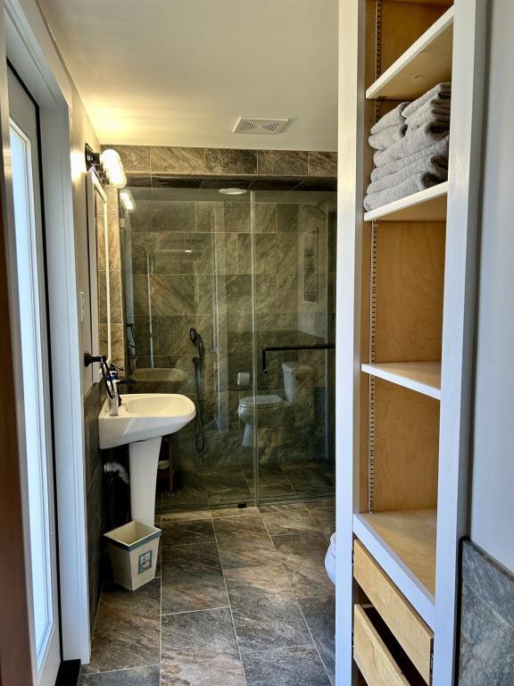 Building Photo - 337 ME-133