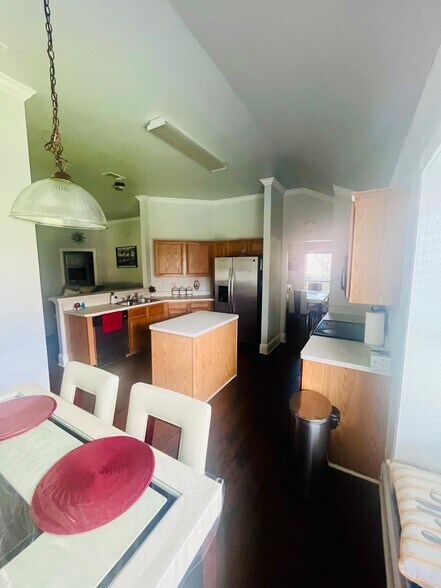 Building Photo - 445 Beard Dr
