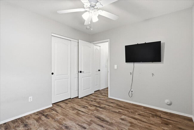 Building Photo - 4414 E Villa Rita Dr