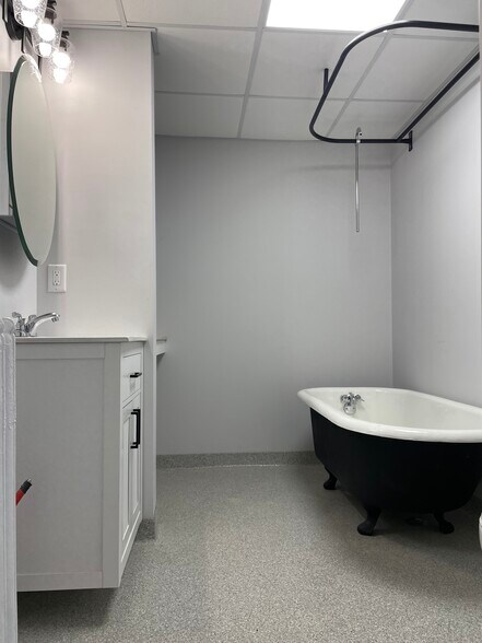 Building Photo - 1826 E Superior St