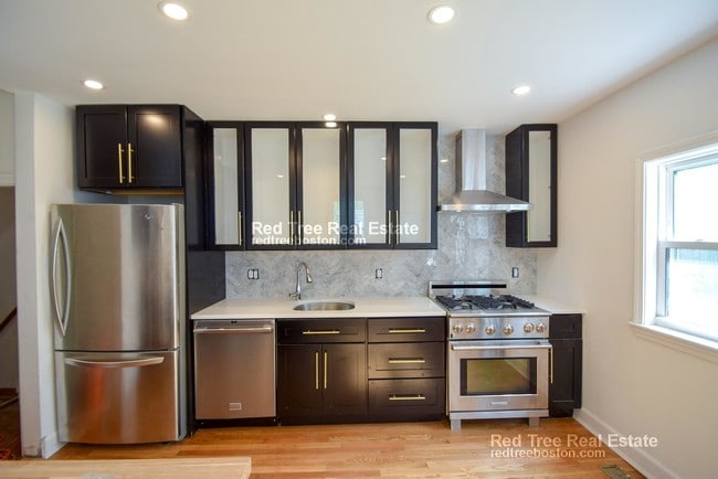 Building Photo - 34 Cedar St