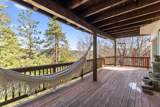 Building Photo - 221 Grizzly Rd