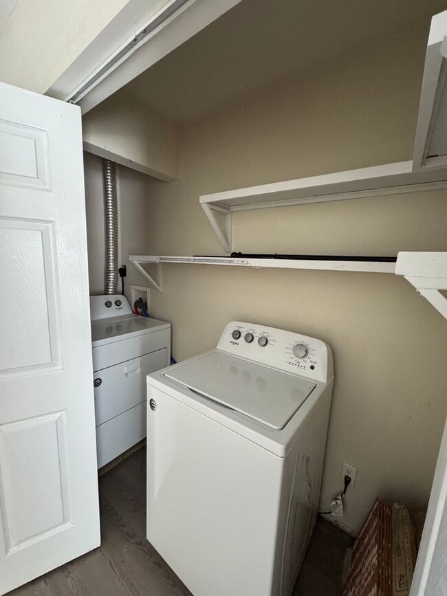 Building Photo - Spacious & Stylish Condo in Chateau DeVille – A Rare Find!