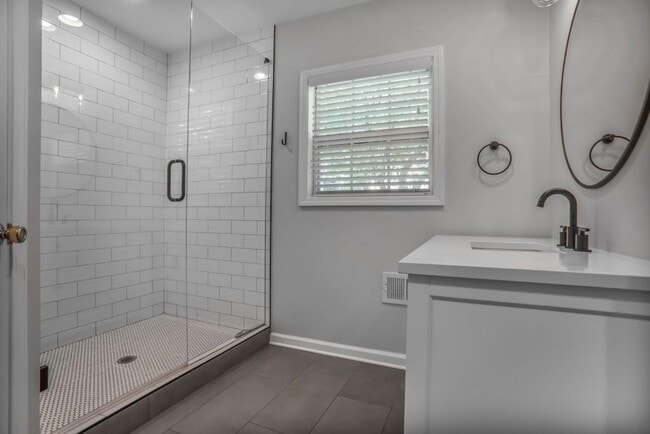 Building Photo - 3679 Donaldson Dr NE
