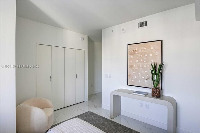 Building Photo - 700 NE 24th St