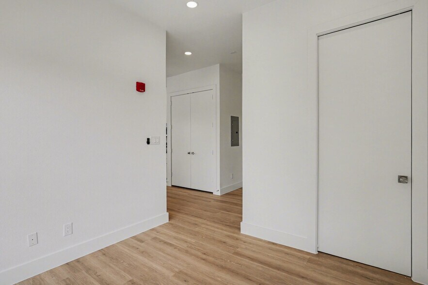 Building Photo - 2217 N Fitzhugh Ave