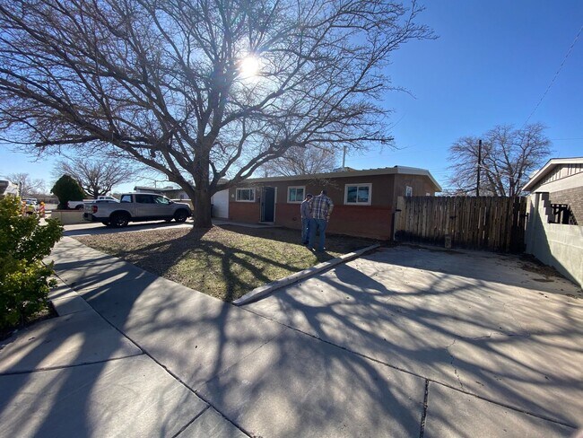 Building Photo - Beautiful 3 bedroom