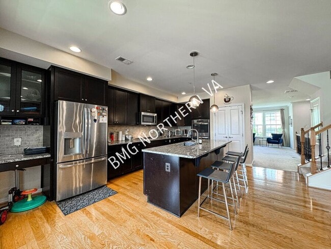 Building Photo - 3190 Yeager Dr