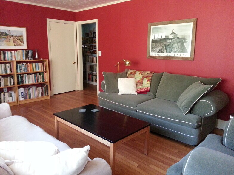 Building Photo - 223 Barclay Road