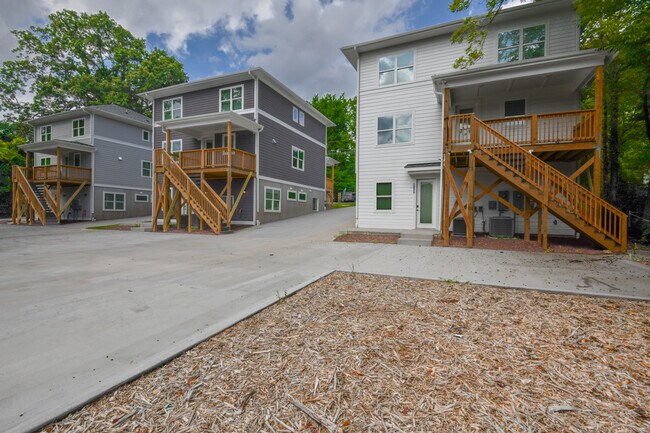 Building Photo - 503 S Chapman St