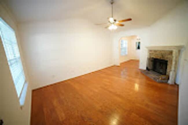 Building Photo - 2/2 with deck in Settlers Creek!