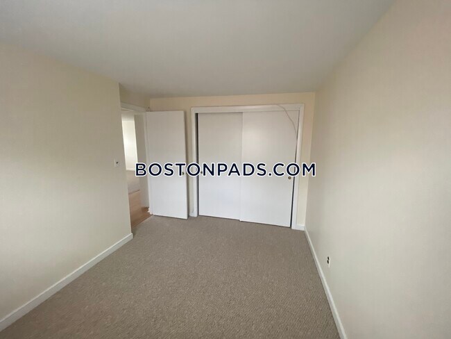 Building Photo - 7 Totman Dr