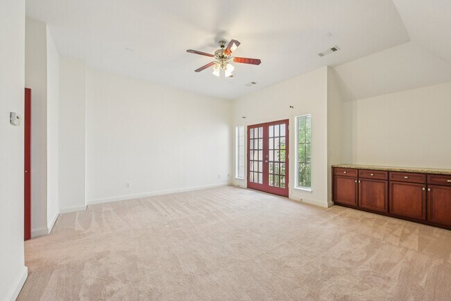 Building Photo - 1515 Oakdale St