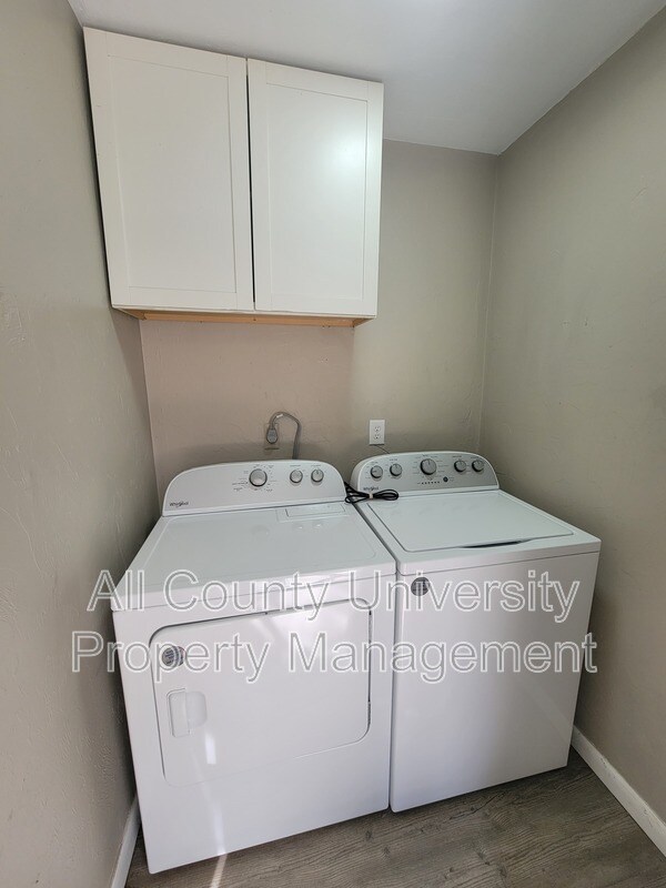 Building Photo - 207 SW 6th Ave