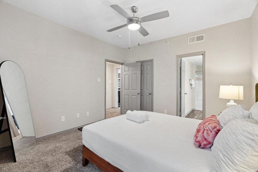 Building Photo - 12100 Metric Blvd