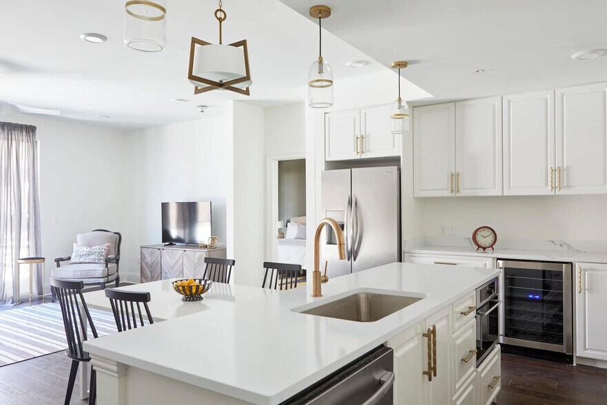 Building Photo - 301 St Charles Ave