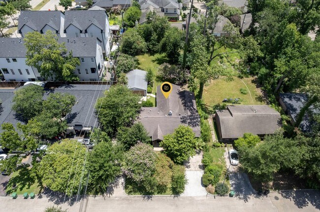 Building Photo - 1320 Woodvine Dr
