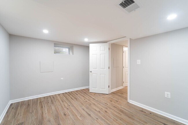 Building Photo - Beautiful Home With an Excellent Location in Potomac, MD