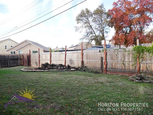 Building Photo - Open 2 Bed 1 Bath Fourplex in Citrus Heights