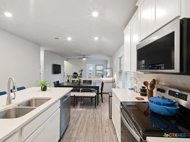 Building Photo - 3073 Charyn Wy