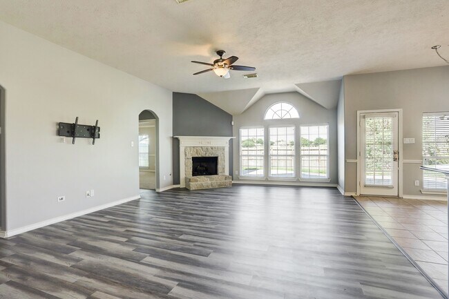 Building Photo - 10606 Badger Canyon Dr