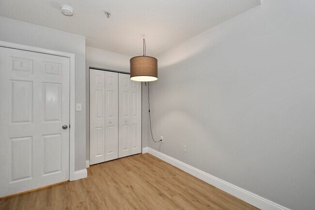 Building Photo - 200 Market St