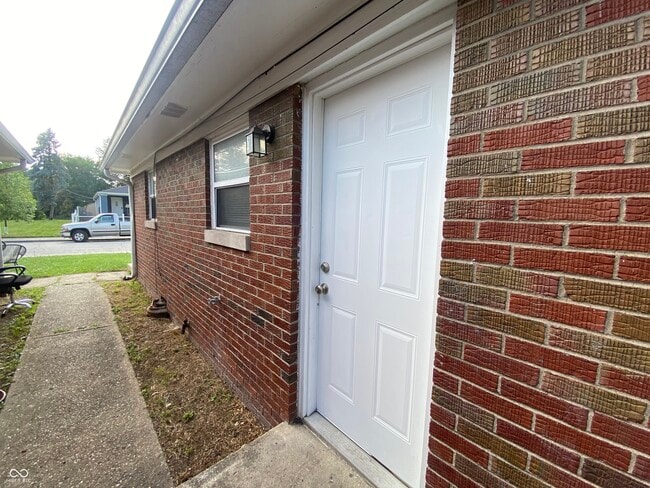 Building Photo - 621 N Oxford St