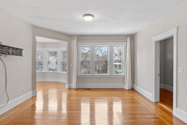 Building Photo - 920 Pleasant St