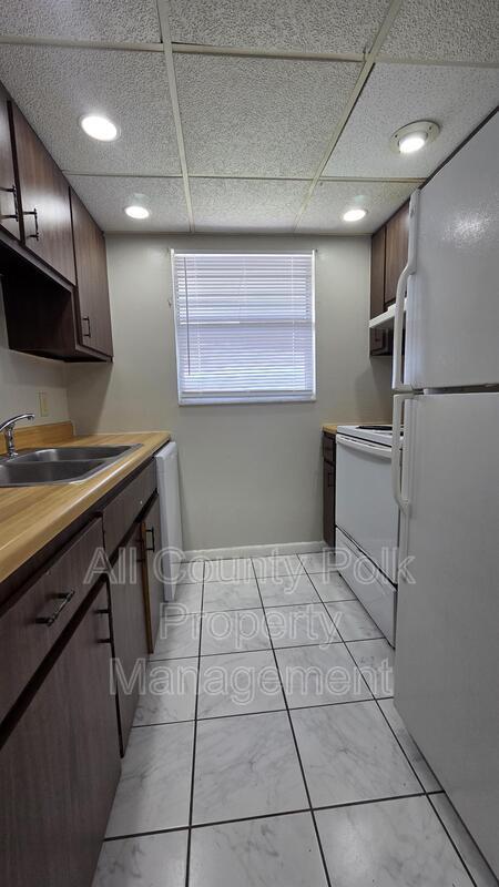 Building Photo - 927 S Buena Vista Dr
