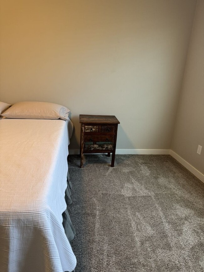 Building Photo - Furnished Hermiston Rental