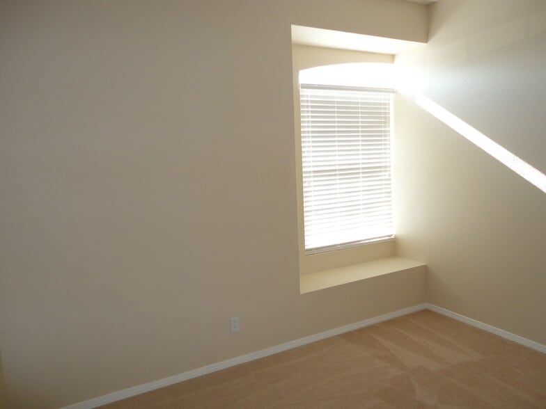 Building Photo - 6801 Augusta Hills Dr NE