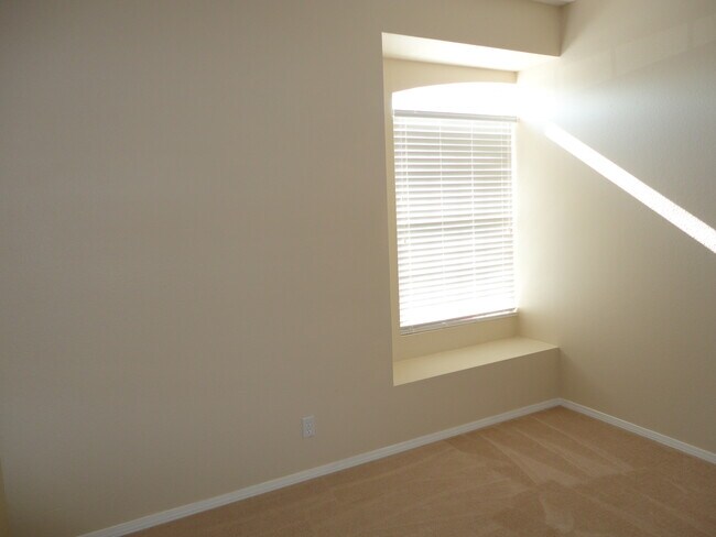 Building Photo - 6801 Augusta Hills Dr NE