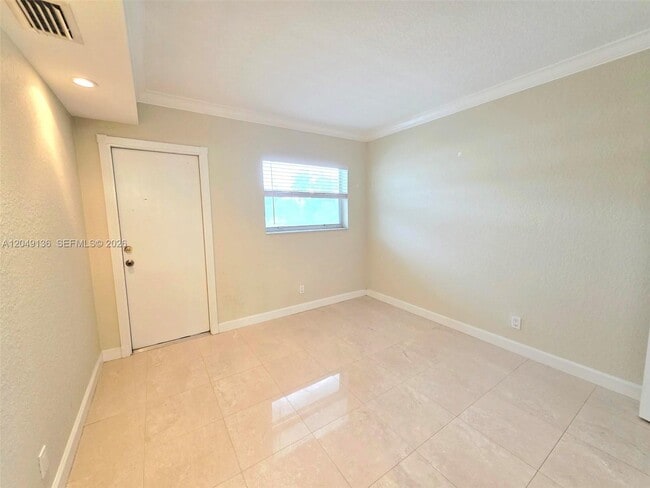 Building Photo - 1400 NE 57th Ct
