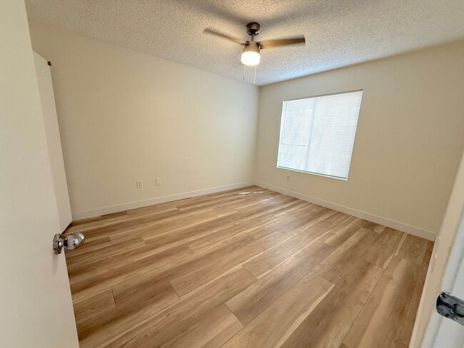 Building Photo - SPACIOUS 2BED/2BATH CONDO * FIRST FLOOR UNIT*