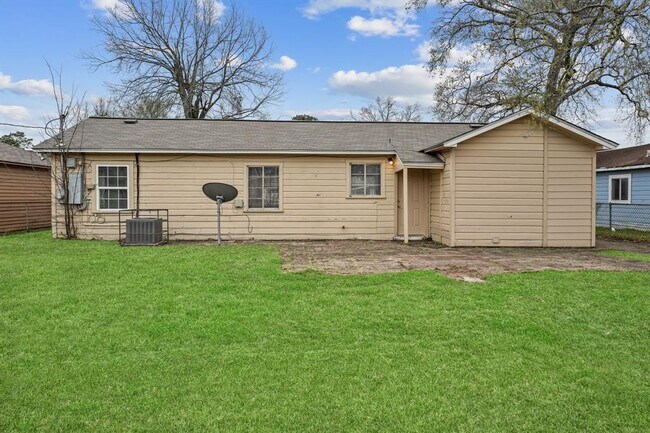 Building Photo - 9133 Woodlyn Rd