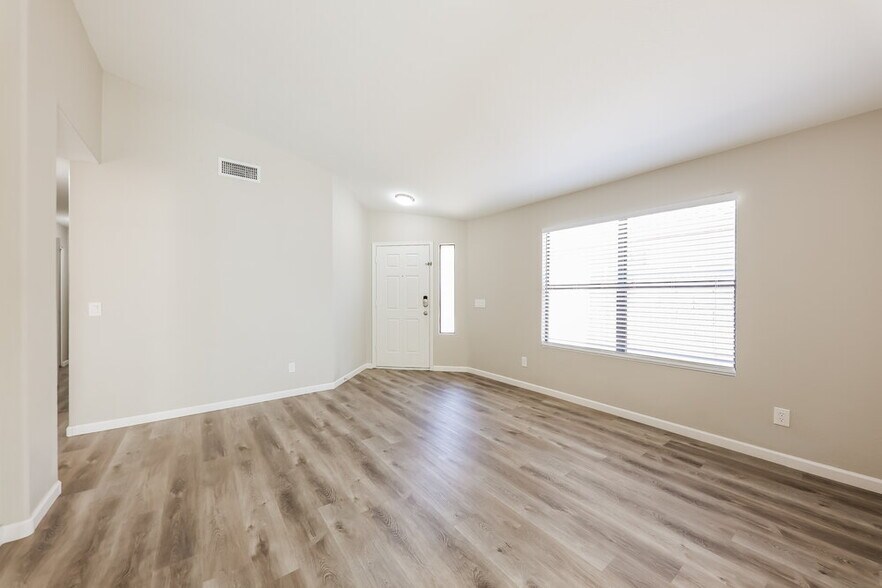 Building Photo - 3233 E Tonopah Dr
