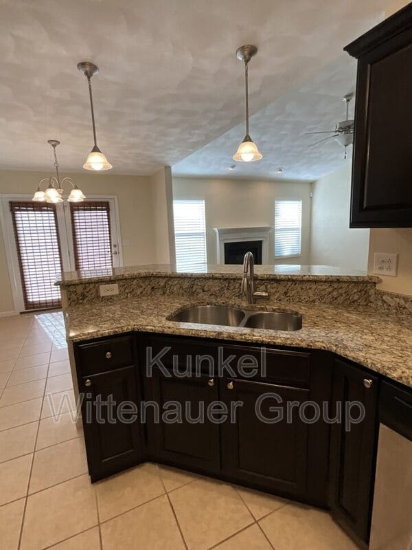 Building Photo - 40 Oak Pointe Cir