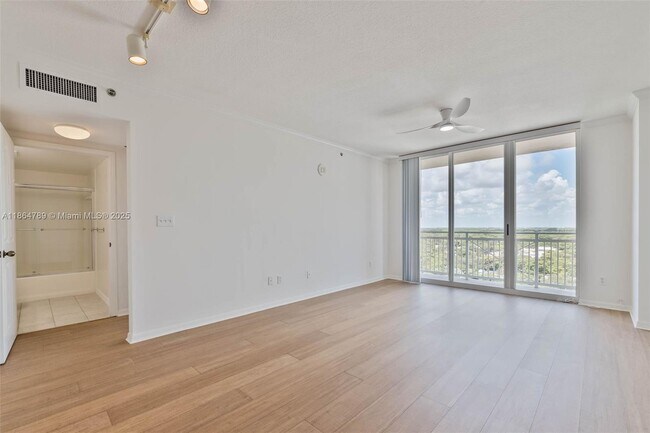 Building Photo - 2665 SW 37th Ave
