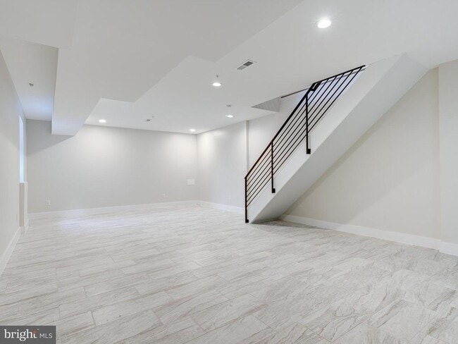 Building Photo - 630 Moyer St