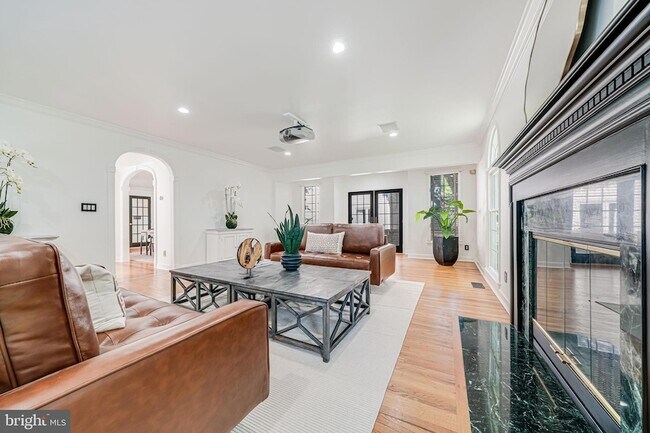 Building Photo - 4817 Chevy Chase Blvd