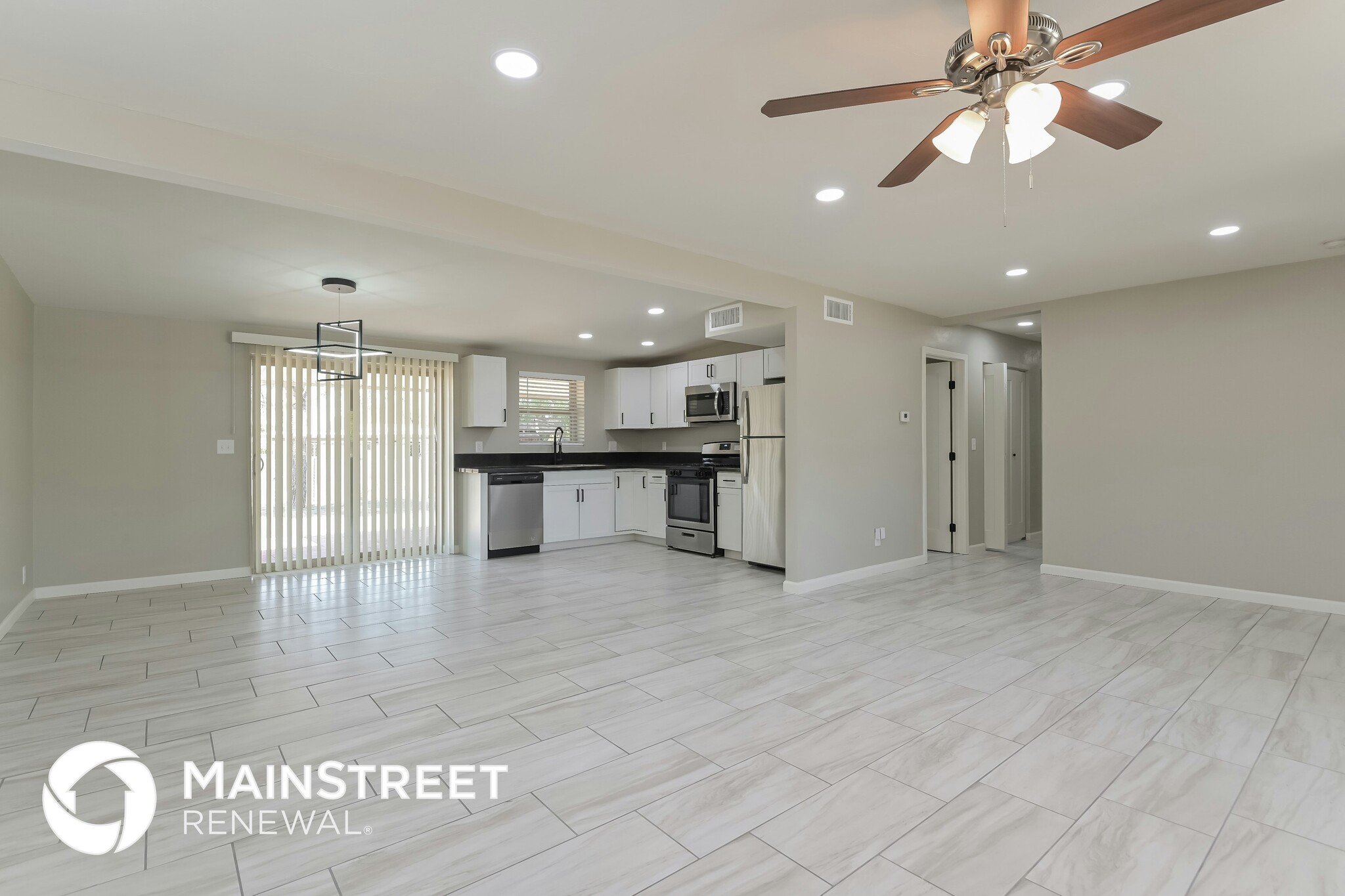 Building Photo - 3410 S Lakeside Pl