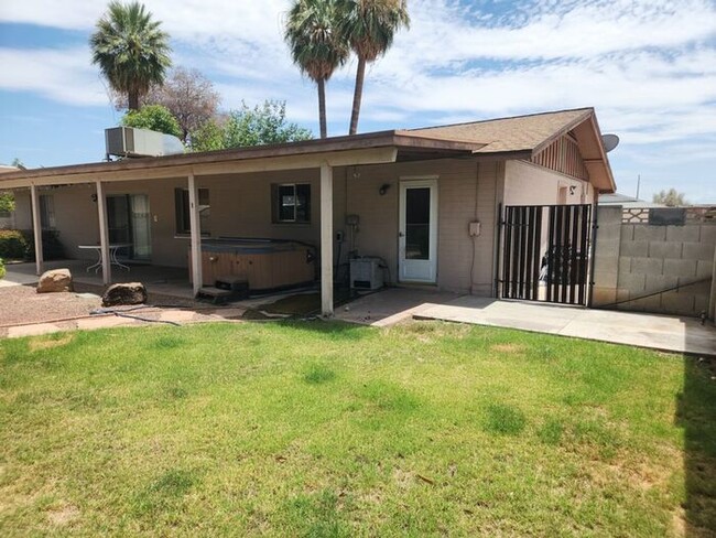 Building Photo - COMING SOON!! Ranch Style 3 bed/1.75 Bath,...