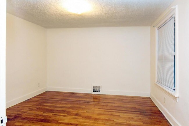 Building Photo - 228 West 16th Street