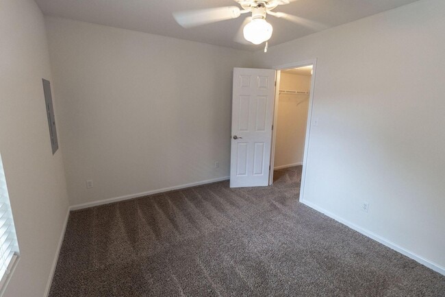 Building Photo - 3300 E St Charles Rd