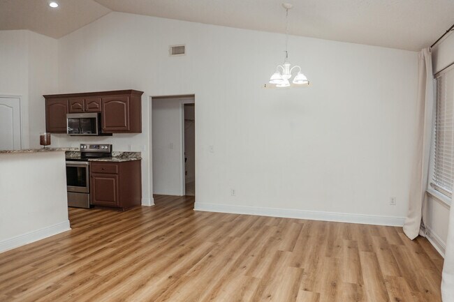 Building Photo - 641 Territory Ln