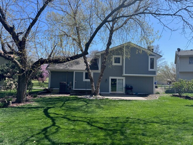 Building Photo - Home For Rent Papillion