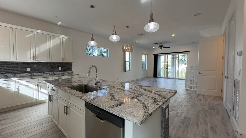 Building Photo - 12963 Alton Rd